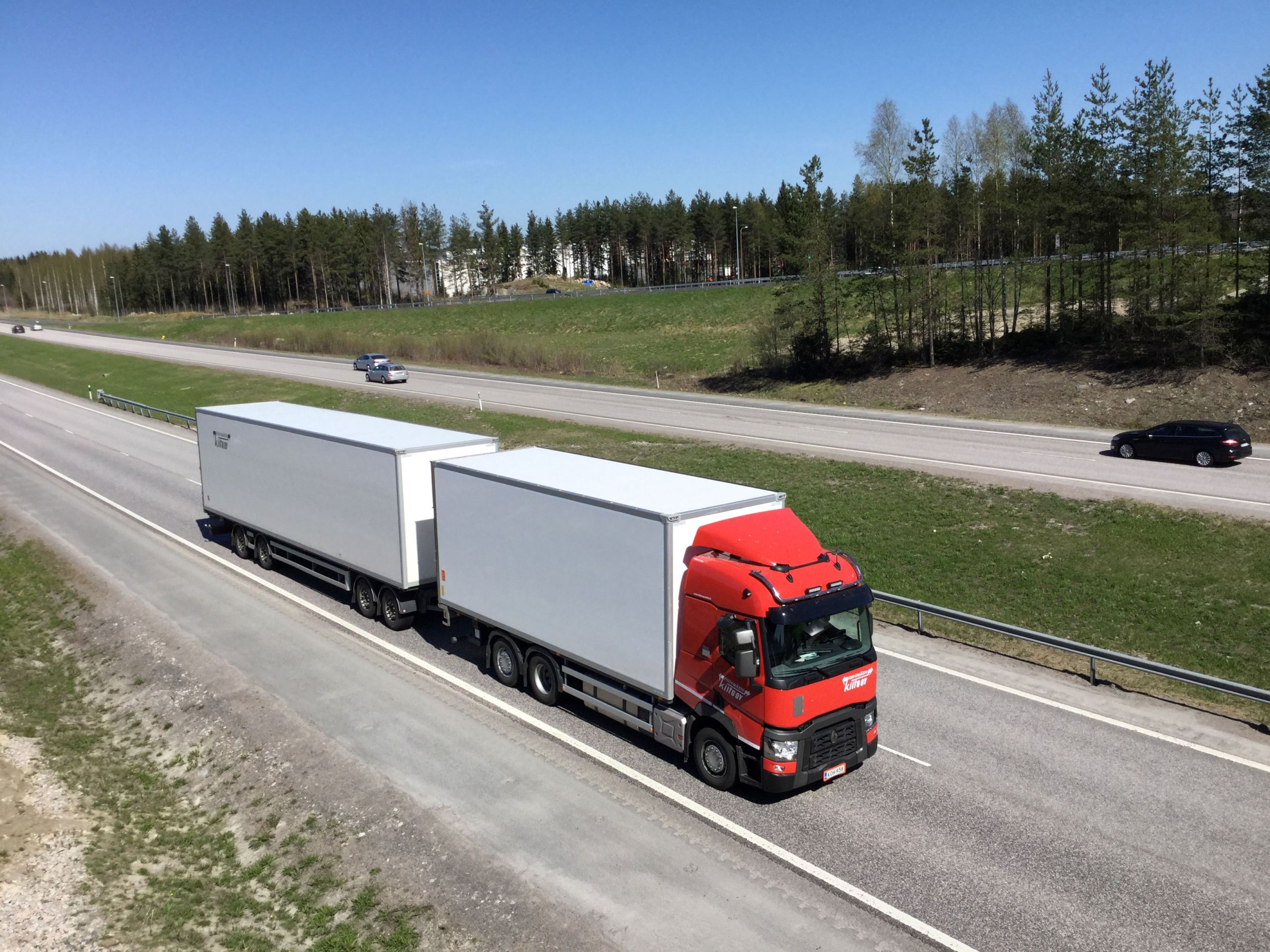 Riihimäenkiito Oy kuljetuskalustoa Etelä-Suomessa